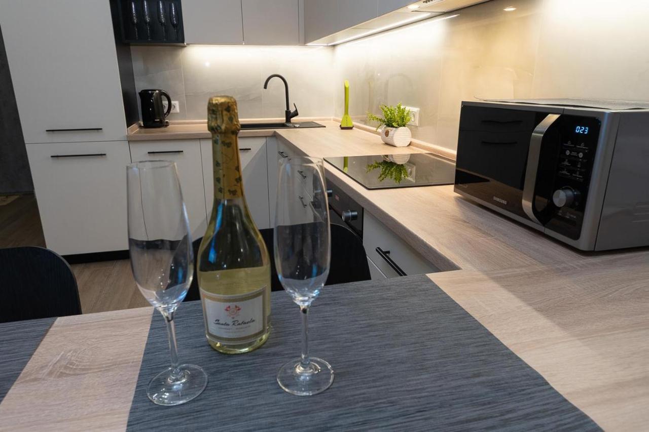 New Modern Apartments. Metro Minskaya Kijów Zewnętrze zdjęcie